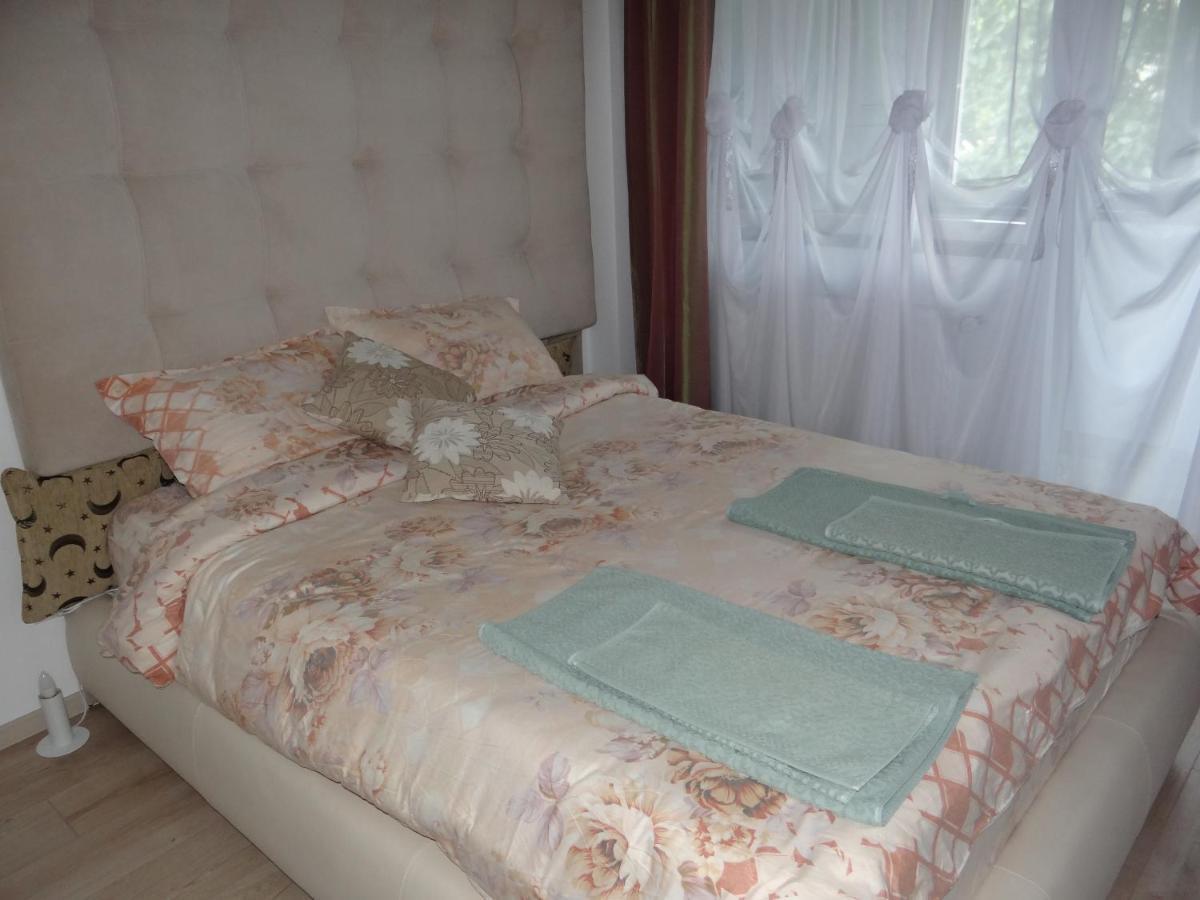 Apartament De Lux White&Red Suceava Exterior foto